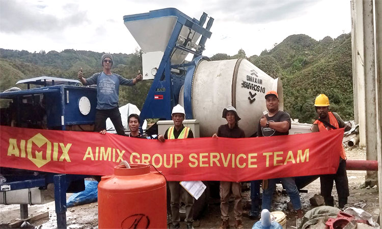 portable diesel concrete mixer with pump for building a sports hall