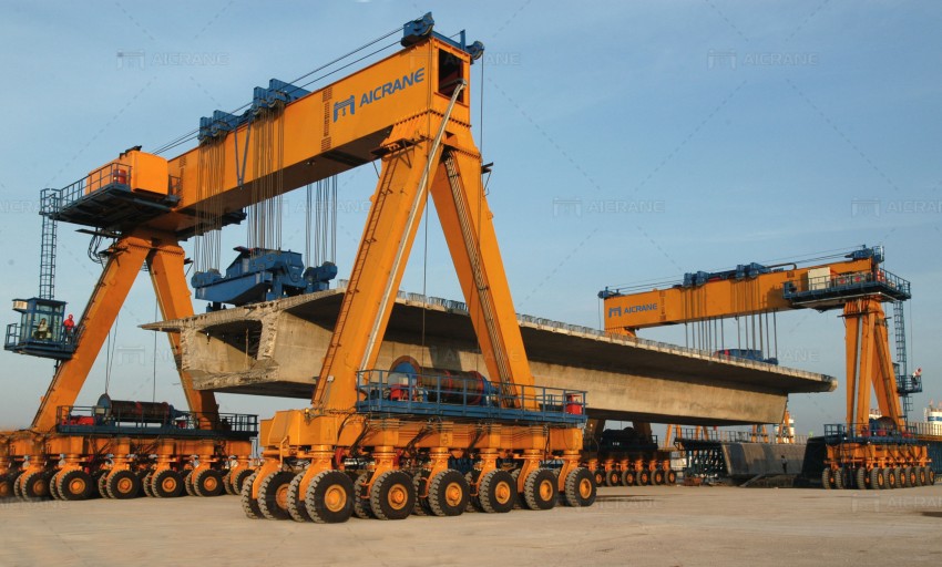 straddle carrier for heavy beams handling