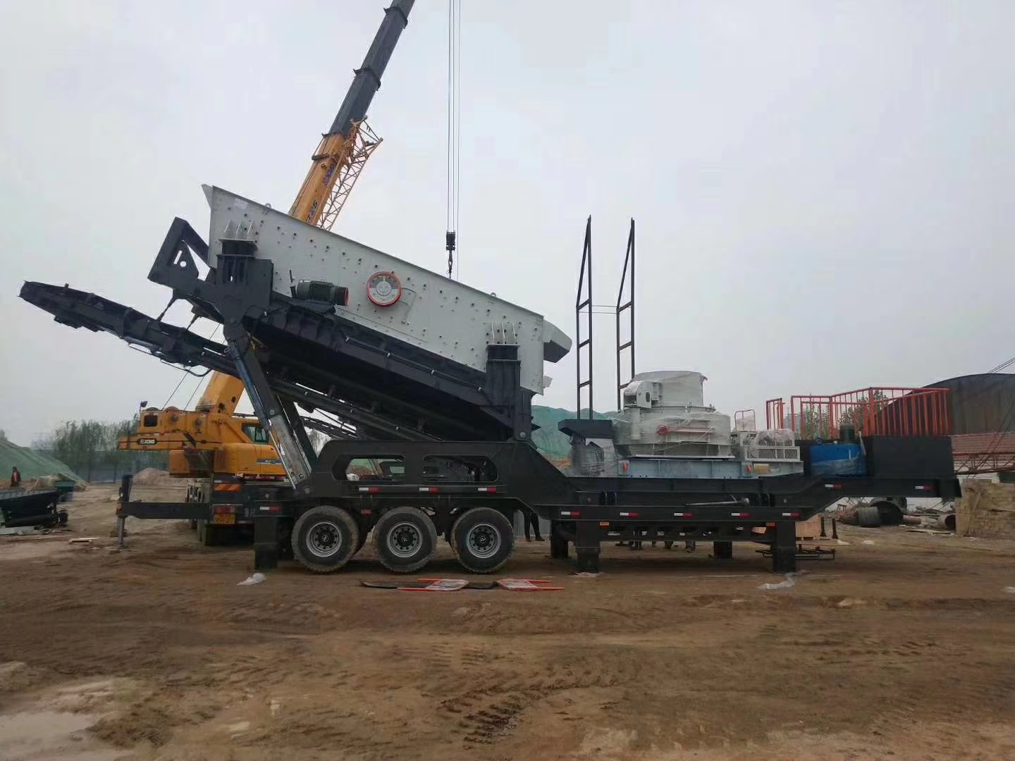 tire-type sand making mobile crusher plant