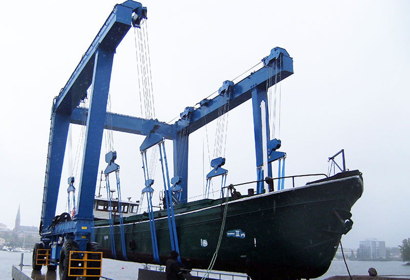 200 ton travel lift